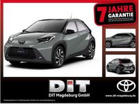 Neu Toyota Aygo 72 PS (52 kW) 2025 Urban khaki / night sky black Kleinwagen