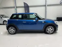 Gebraucht Mini ONE 98 PS (72 kW) 2011 Lightning blue metallic Kleinwagen