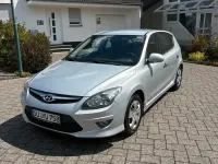 Gebraucht Hyundai i30 90 PS (66 kW) 2012 Silber Kleinwagen