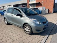 Gebraucht Toyota Yaris Basis 69 PS (50 kW) 2009 Grau Kleinwagen