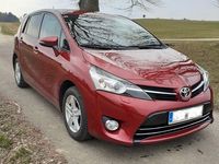 Gebraucht Toyota Verso 147 PS (108 kW) 2017 Rot Van / Kleinbus
