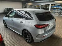 Gebraucht Mercedes B200 AMG Line Premium 163 PS (119 kW) 2024 Silber Kleinwagen