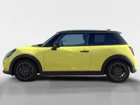Gebraucht Mini Cooper Favoured 114 kW (156 PS) 2025 Sunny side yellow Kleinwagen