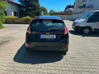Gebraucht Ford Fiesta Ambiente 60 PS (44 kW) 2014 Schwarz Kleinwagen