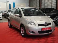 Gebraucht Daihatsu Charade 101 PS (74 kW) 2012 Beige Limousine