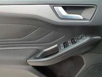 Gebraucht Ford Focus Cool & Connect 120 PS (88 kW) 2023 Frozen white Limousine