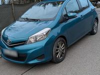 Gebraucht Toyota Yaris 99 PS (72 kW) 2014 Blau Kleinwagen