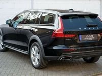 Gebraucht Volvo V60 CC 250 PS (183 kW) 2021 Onyx black / metallic Kombi