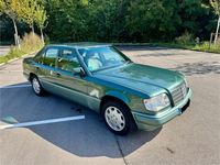 Usata Mercedes E220 150 CV (110 kW) 1994 Verde Berlina