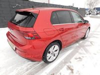 Gebraucht VW Golf VIII Style 150 PS (110 kW) 2022 Kingsred metallic 7159 (metallic) Limousine