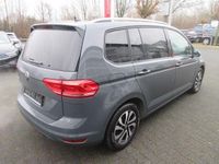 Używany VW Touran Active 150 KM (110 kW) 2021 Szary Minivan