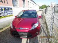 Gebraucht Ford Fiesta Titanium 82 PS (60 kW) 2012 Hot magenta Kleinwagen