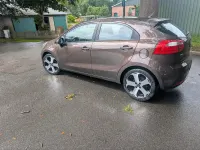 Gebraucht Kia Rio 110 PS (80 kW) 2013 Braun Kleinwagen