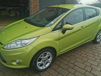 Gebraucht Ford Fiesta Titanium 95 PS (69 kW) 2011 Grün Kleinwagen