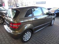 Gebraucht Mercedes B180 116 PS (85 kW) 2011 Braun Van / Kleinbus