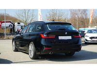 Gebraucht BMW 318 Advantage 150 PS (110 kW) 2021 Saphirschwarz metallic (metallic) Kombi