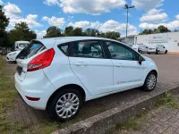 Gebraucht Ford Fiesta 72 PS (52 kW) 2010 Weiß Kleinwagen