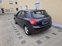 Gebraucht Kia Ceed 90 PS (66 kW) 2010 Grau Kleinwagen