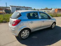 Usado Opel Corsa 80 CV (58 kW) 2007 Plateado Utilitario