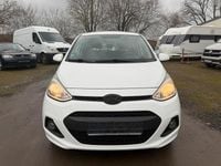 Gebraucht Hyundai i10 67 PS (49 kW) 2015 Weiß Kleinwagen