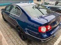 Second-hand VW Passat 150 CP (110 kW) 2005 Albastru Berlinǎ