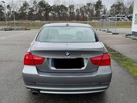 Gebraucht BMW 320 170 PS (125 kW) 2010 Grau Limousine