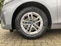 Neu BMW 218 Performance 136 PS (100 kW) 2025 Grau Van / Kleinbus