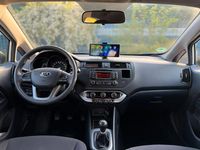 Second-hand Kia Rio 86 CP (63 kW) 2014 Argintiu Berlinǎ