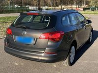Gebraucht Opel Astra Selection 116 PS (85 kW) 2015 Grau Kombi