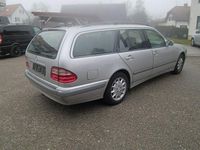 Gebraucht Mercedes E240 170 PS (125 kW) 2000 Silber Limousine