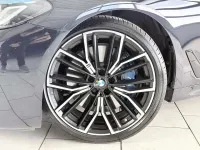Gebraucht BMW 550 530 PS (389 kW) 2020 Carbonschwarz metallic Limousine