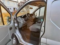 Gebraucht Renault Trafic Komfort 114 PS (83 kW) 2010 Silber Van / Kleinbus