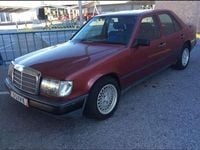 Brugt Mercedes E200 118 HK (86 kW) 1989 Rød Sedan