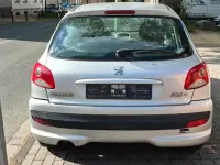 Gebraucht Peugeot 206+ 75 PS (55 kW) 2011 Silber Kleinwagen