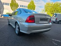Usata Opel Vectra Comfort 101 CV (74 kW) 2001 Argento Berlina