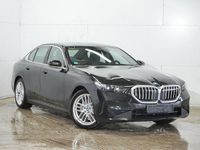 Gebraucht BMW 530e Comfort Edition 299 PS (219 kW) 2024 Saphirschwarz metallic Limousine