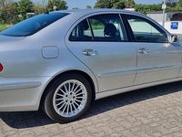 Gebraucht Mercedes E500 Elegance 306 PS (225 kW) 2002 Astralsibermetallic Limousine