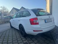 Gebraucht Skoda Octavia Joy 179 PS (131 kW) 2016 Weiß Kleinwagen