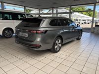 Gebraucht VW Passat Elegance 150 PS (110 kW) 2024 Grau metallic Kombi