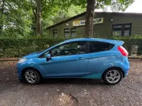 Gebraucht Ford Fiesta Trend 97 PS (71 kW) 2010 Blau Limousine