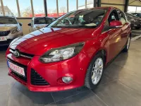 Gebraucht Ford Focus Titanium 140 PS (102 kW) 2012 Rot Limousine