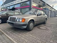 Gebraucht Mercedes E230 136 PS (100 kW) 1985 Goldnut Limousine