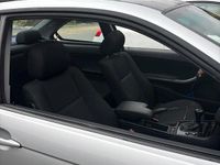 Gebraucht BMW 318 143 PS (105 kW) 2001 Silber Coupé