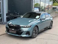 Gebraucht BMW 520 M Sport 208 PS (152 kW) 2025 Grün Kombi