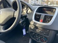 Gebraucht Peugeot 206+ Basis 60 PS (44 kW) 2011 Grau Kleinwagen