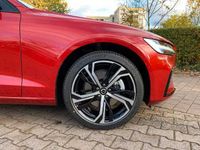 Gebraucht Volvo V60 145 PS (106 kW) 2025 Kombi