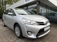 Gebraucht Toyota Verso Edition-S 147 PS (108 kW) 2016 Silber Van / Kleinbus