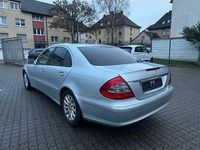 Gebraucht Mercedes E200 Elegance 184 PS (135 kW) 2007 Silber Limousine