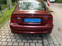 gebraucht Opel Vectra B, bordeauxrot in gutem Zustand, wenig Rost, TÜV 2025