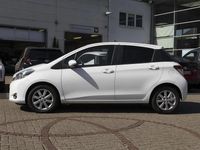 Gebraucht Toyota Yaris Basis 101 PS (74 kW) 2016 Schneeweiß Kleinwagen